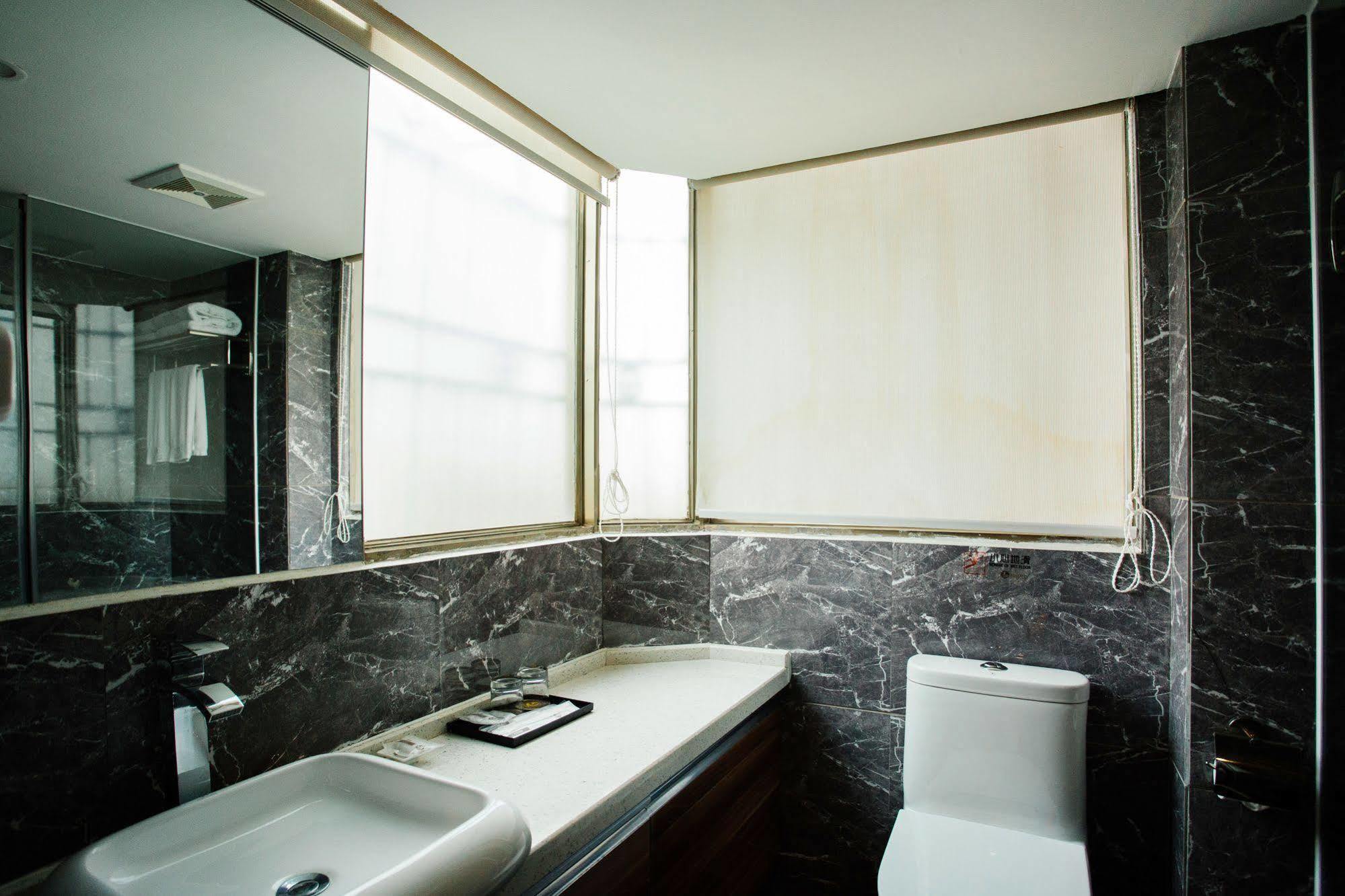 Insail Hotels Zhujiang New Town Jinan University Branch Kanton Exterior foto
