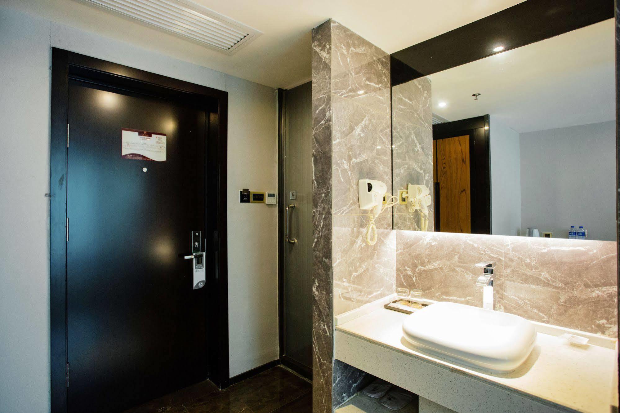Insail Hotels Zhujiang New Town Jinan University Branch Kanton Exterior foto