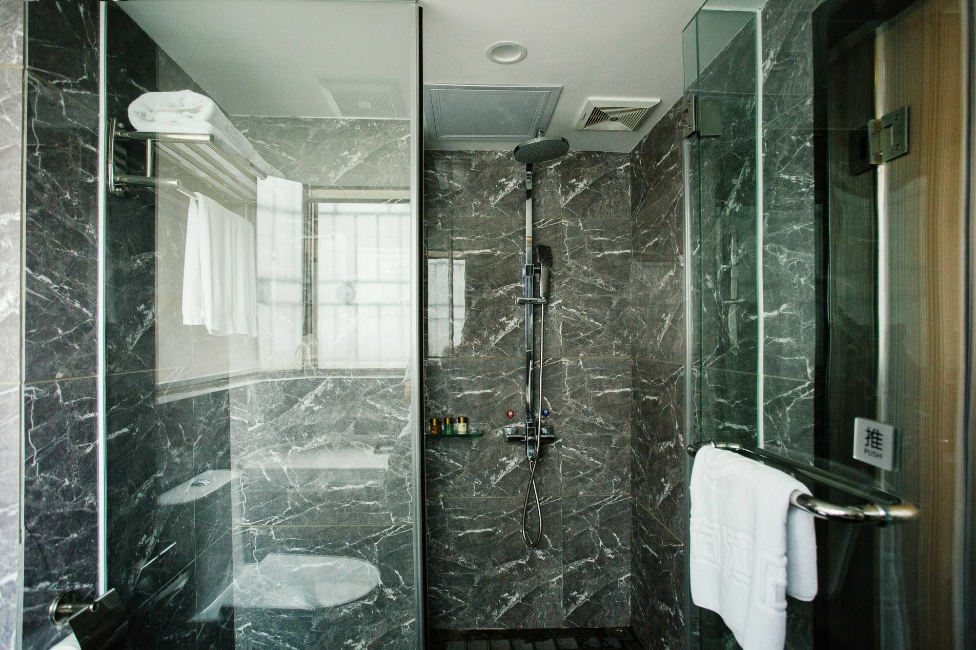 Insail Hotels Zhujiang New Town Jinan University Branch Kanton Exterior foto